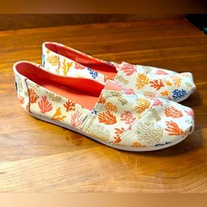 TOMS Women's 8, Alpargata Paper Source Slip-On Seashells